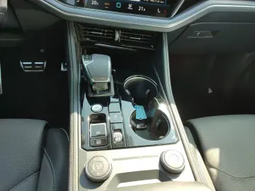 Touareg 3.0 TDI DSG 4Motion R-Line AHK  StHzg  K