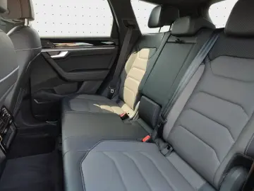 Touareg 3.0 TDI DSG 4Motion R-Line AHK  StHzg  K