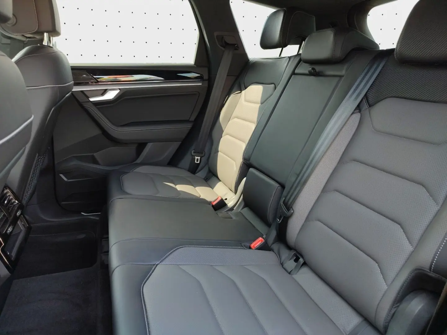 Touareg 3.0 TDI DSG 4Motion R-Line AHK  StHzg  K