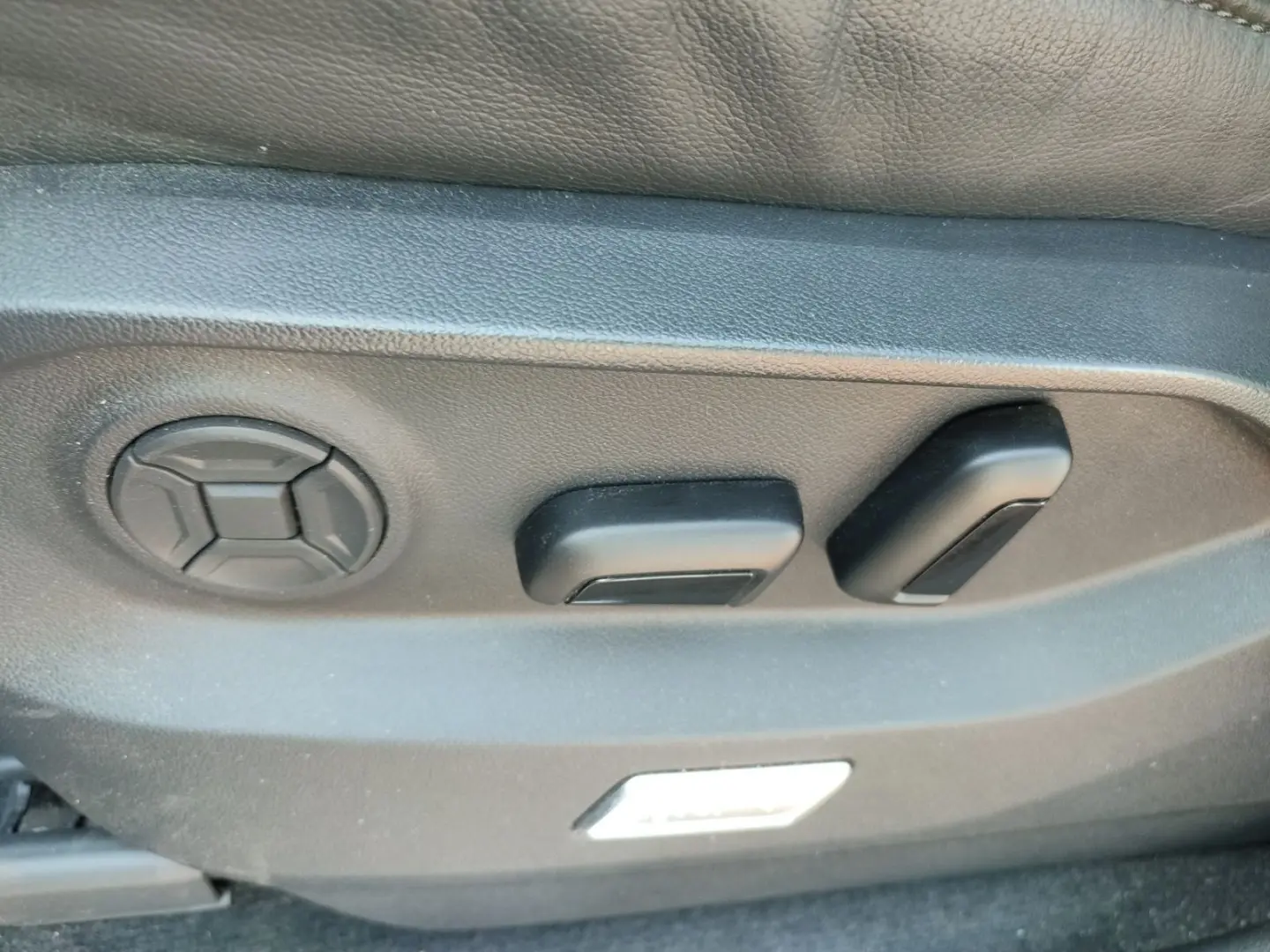 Touareg 3.0 TDI DSG 4Motion R-Line AHK  StHzg  K