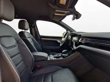 Touareg 3.0 TDI DSG 4Motion AHK SHZ Leder