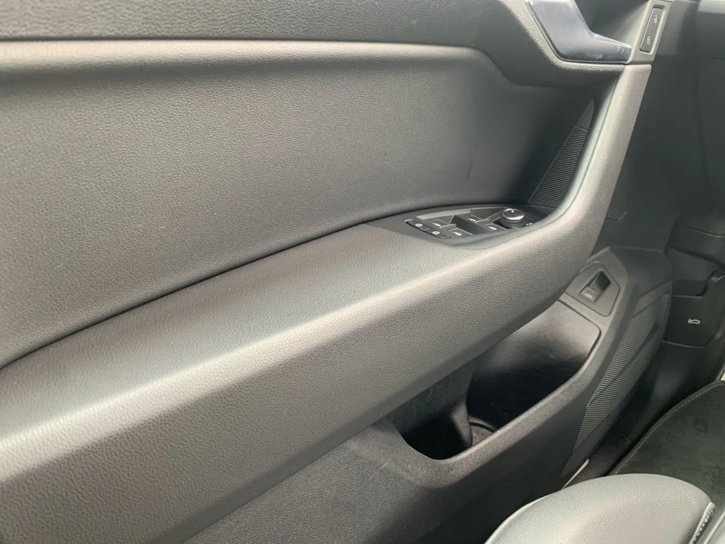 Touareg 3.0 TDI 4MOTION R-Line STHZ LUFT AHK IQL