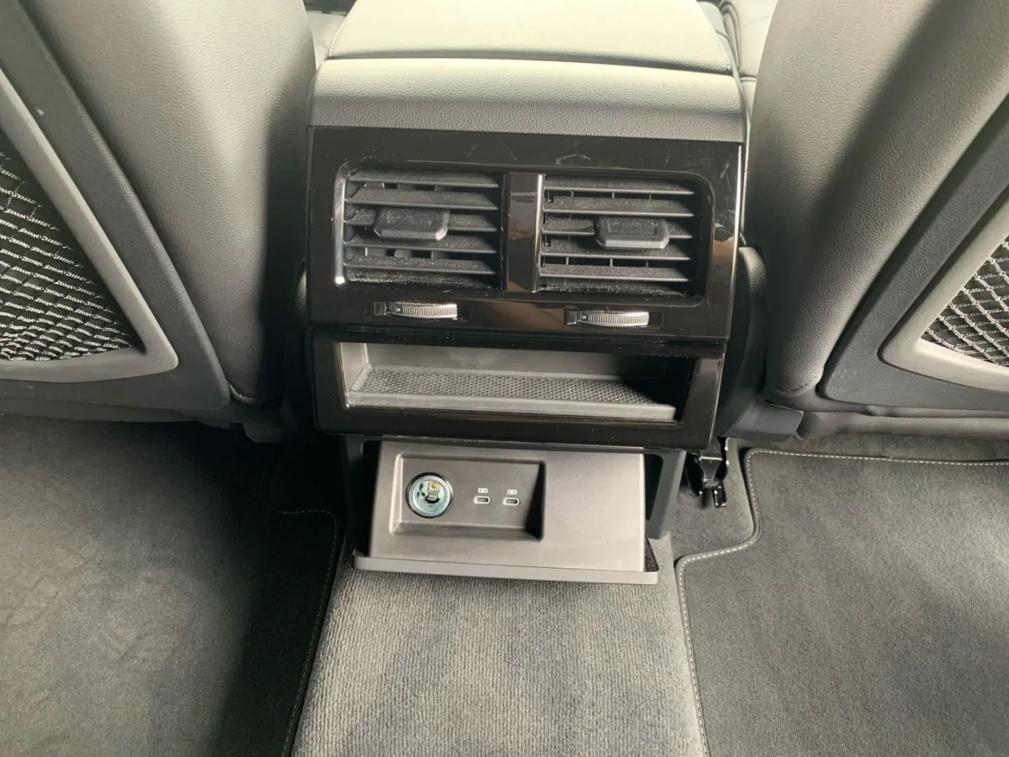 Touareg 3.0 TDI 4MOTION R-Line STHZ LUFT AHK IQL