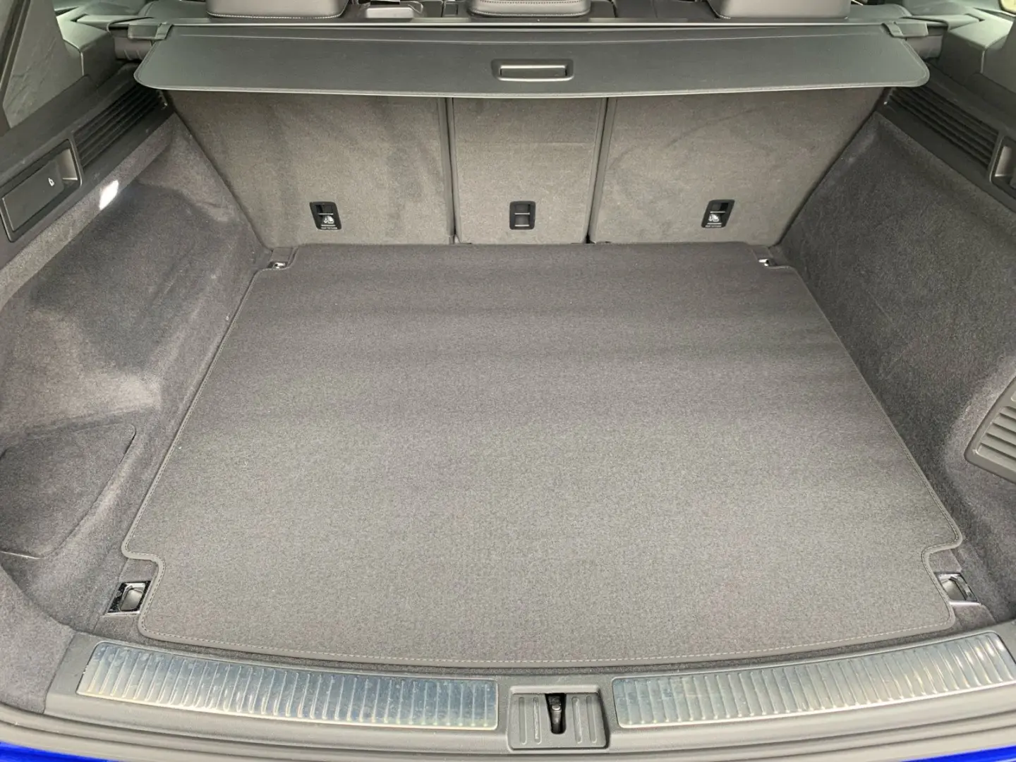 Touareg 3.0 TDI 4MOTION R-Line STHZ LUFT AHK IQL