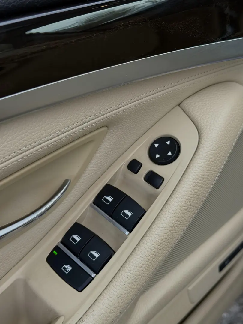 BMW Seria 5 528i xDrive Aut.