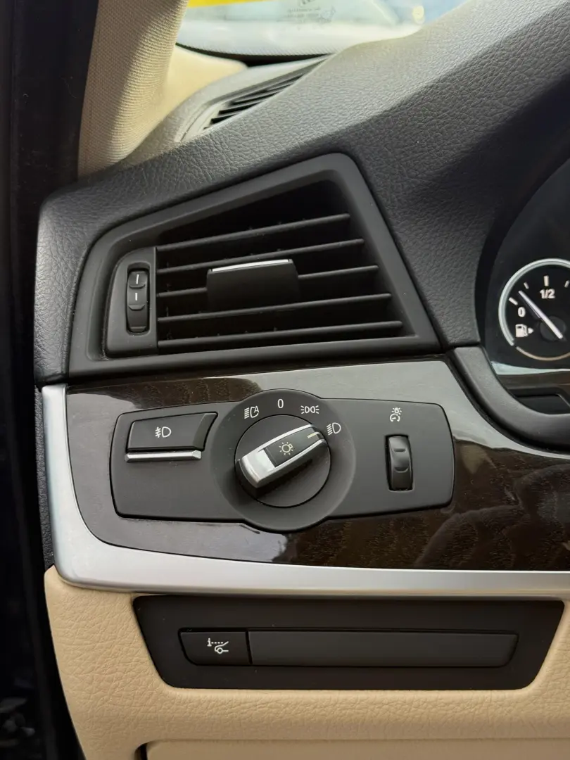 BMW Seria 5 528i xDrive Aut.