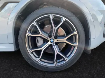 X6 xDrive30d M Sport SkyLounge AHK B&W Standhzg.