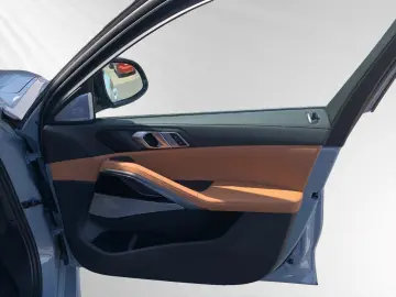 X6 xDrive30d M Sport SkyLounge AHK B&W Standhzg.