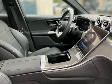 GLC 200 4M AMG MBUX Sitzkli AHK Pano Sthz Distr