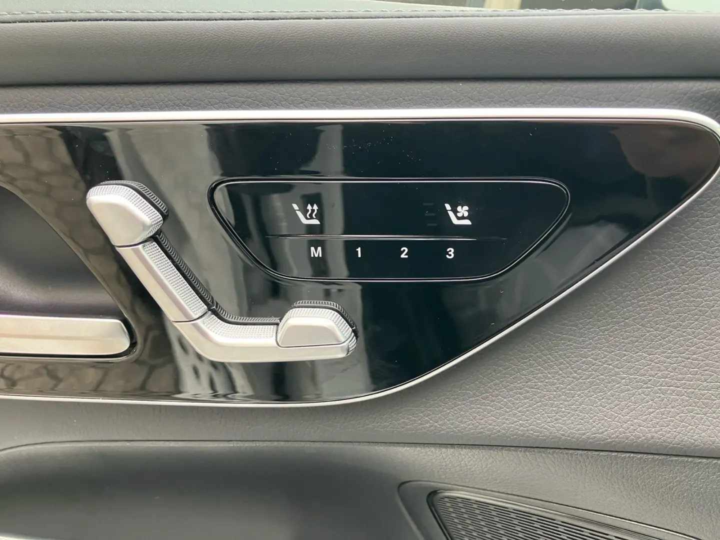 GLC 200 4M AMG MBUX Sitzkli AHK Pano Sthz Distr