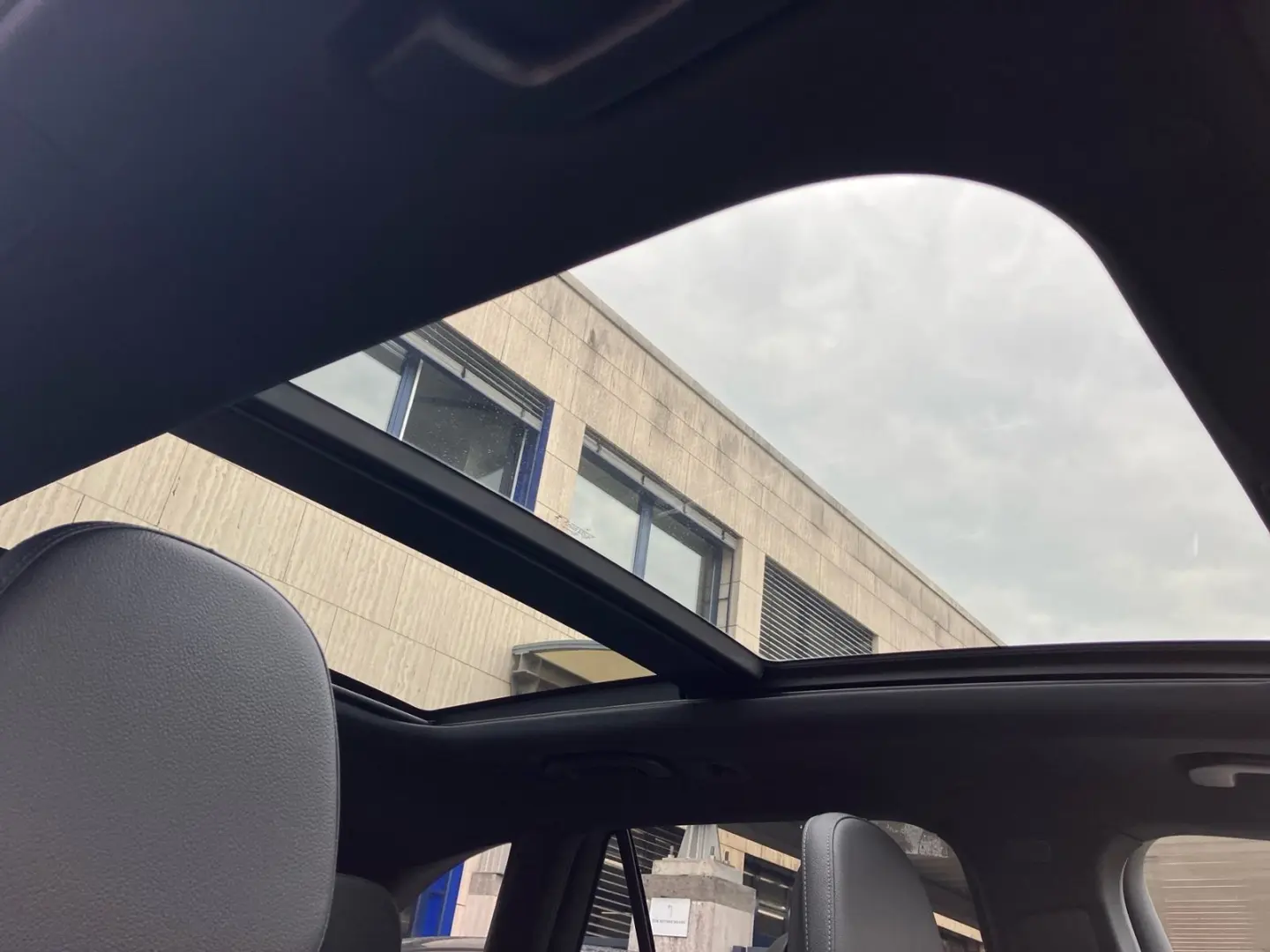 GLC 200 4M AMG MBUX Sitzkli AHK Pano Sthz Distr