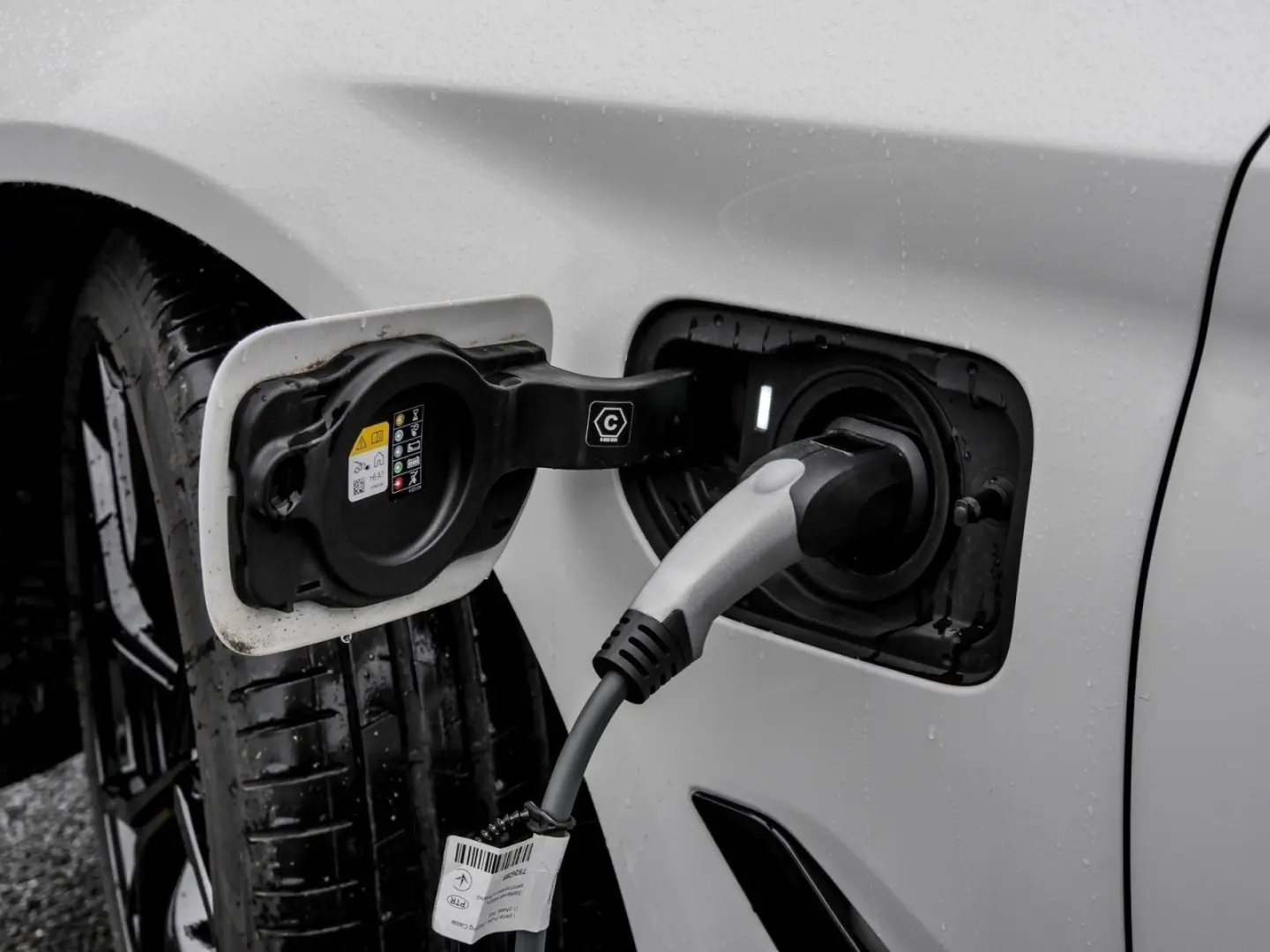 BMW 545e xDrive M SPORT AHK HuD DA PROF 360  HiFi