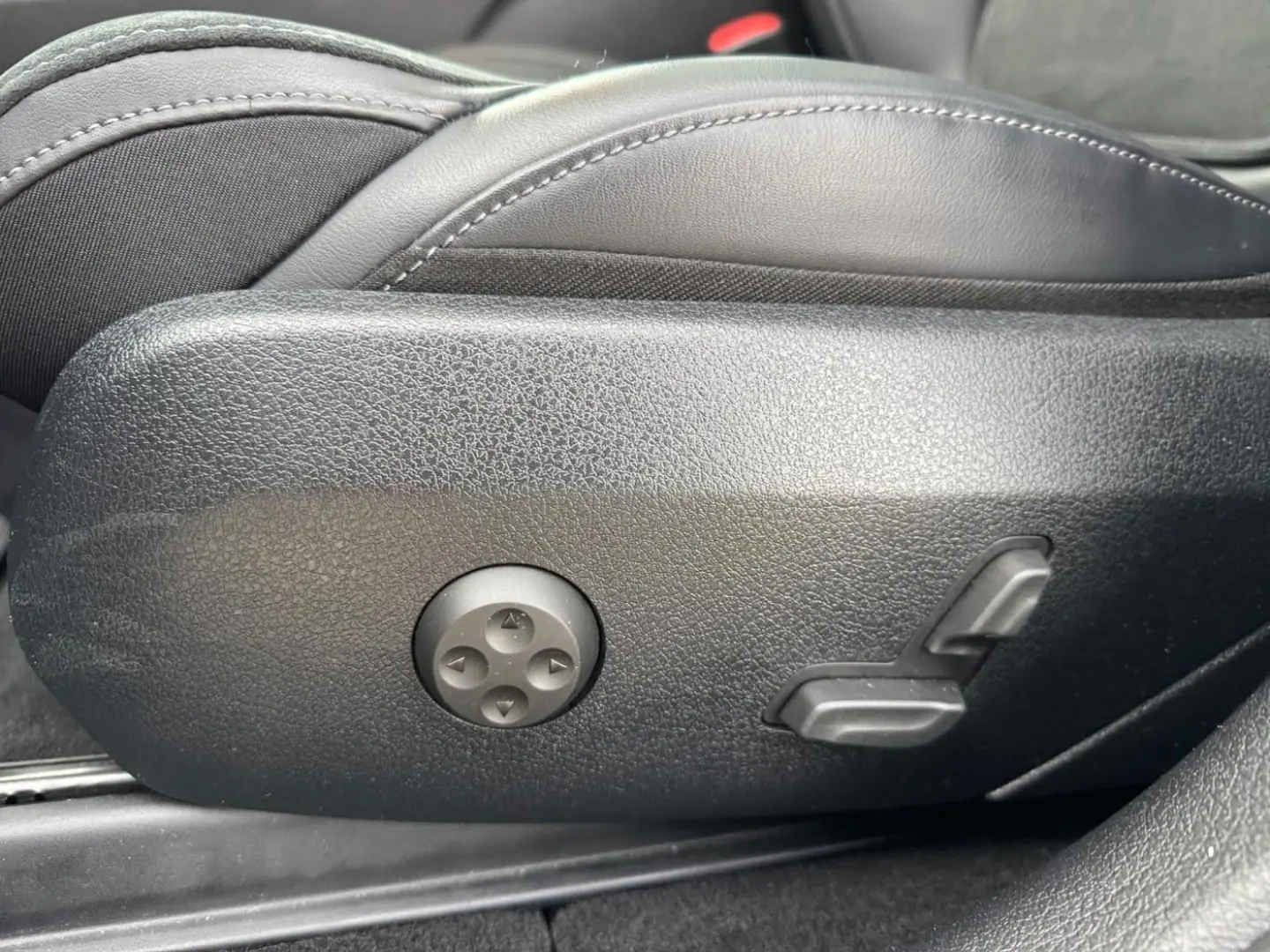 GLC 300 d 4M AMG NIGHT AHK PANO DISTR LED FLA WS