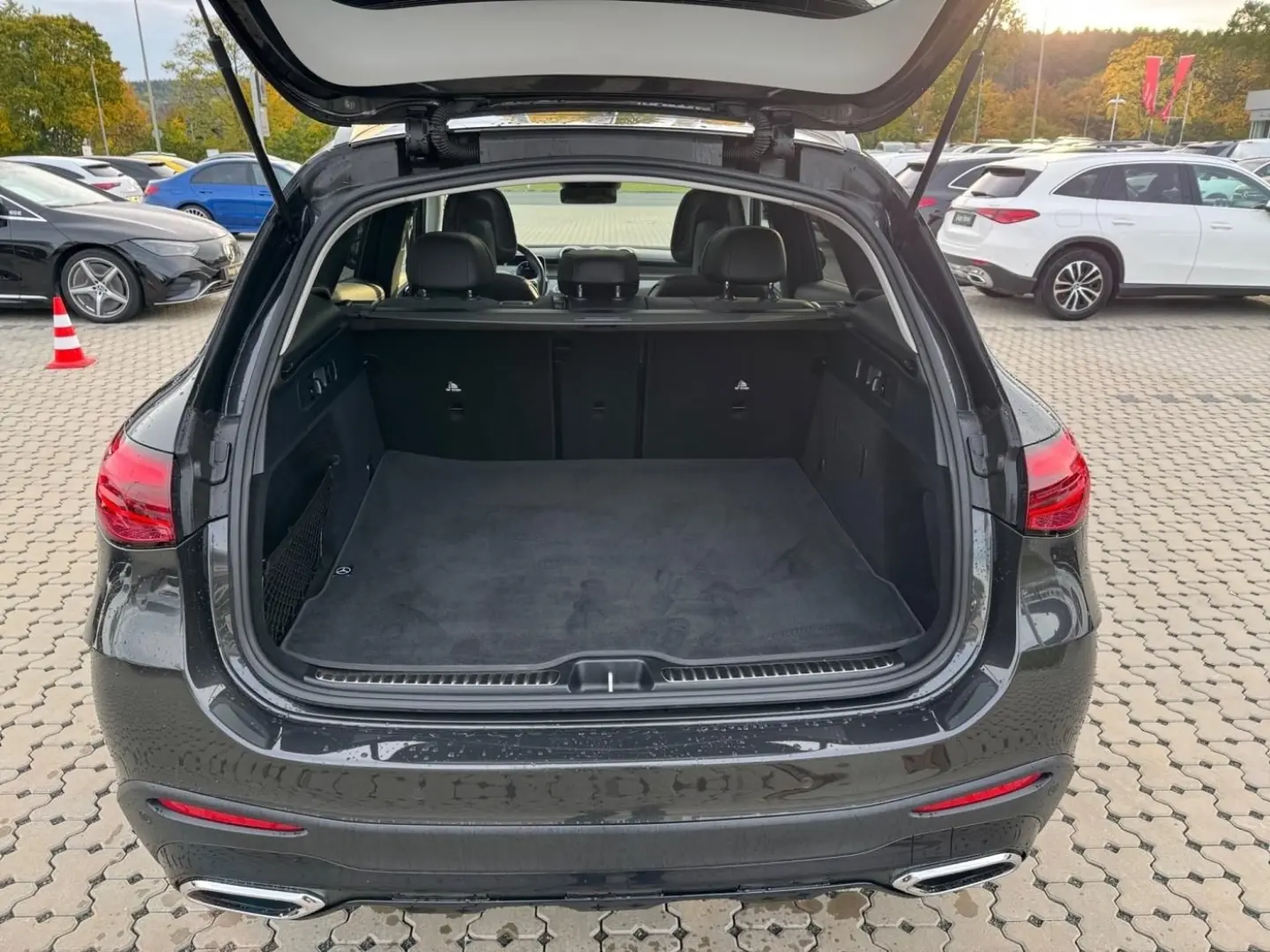 GLC 300 d 4M AMG NIGHT AHK PANO DISTR LED FLA WS