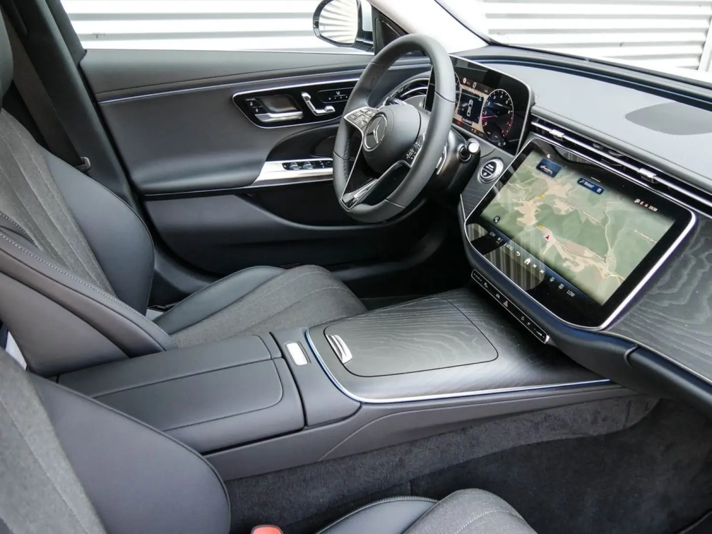 E 200 Limousine  Avantgarde DISTR NAVI KEYL LED