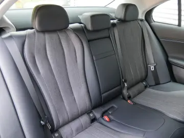 E 200 Limousine  Avantgarde DISTR NAVI KEYL LED