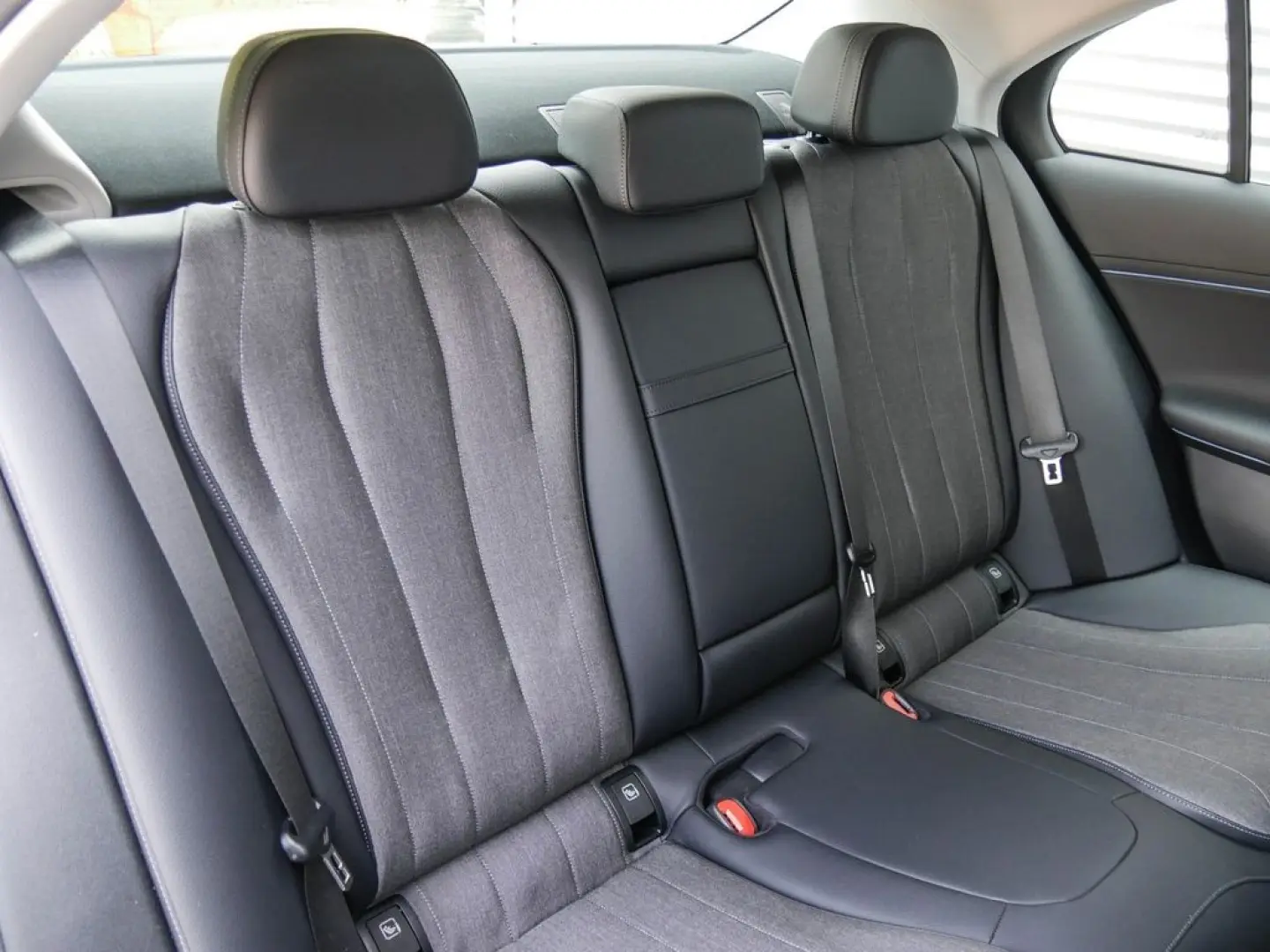 E 200 Limousine  Avantgarde DISTR NAVI KEYL LED