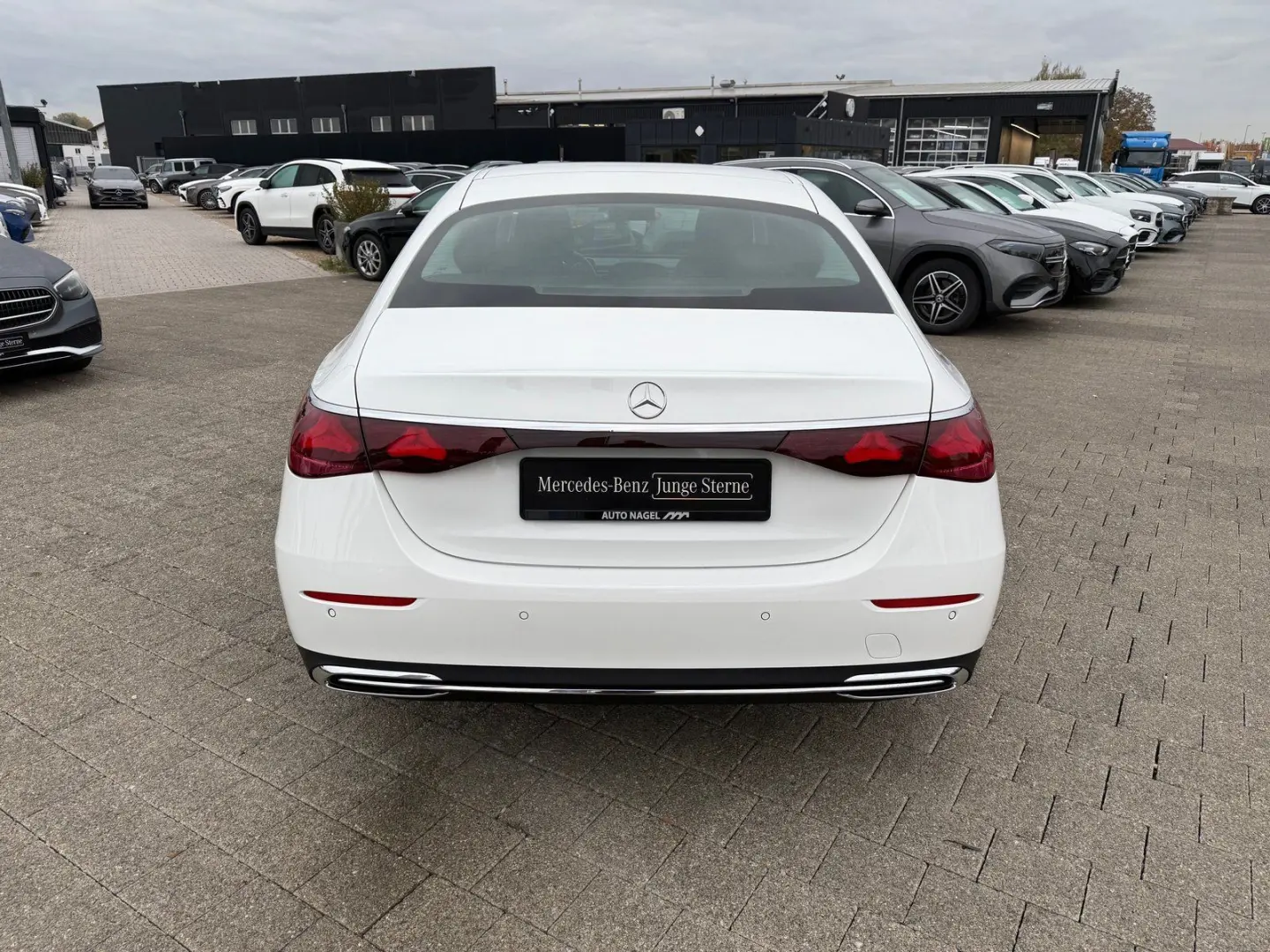 E 200 Avantgarde Advan  AHK Digital DISTR 360