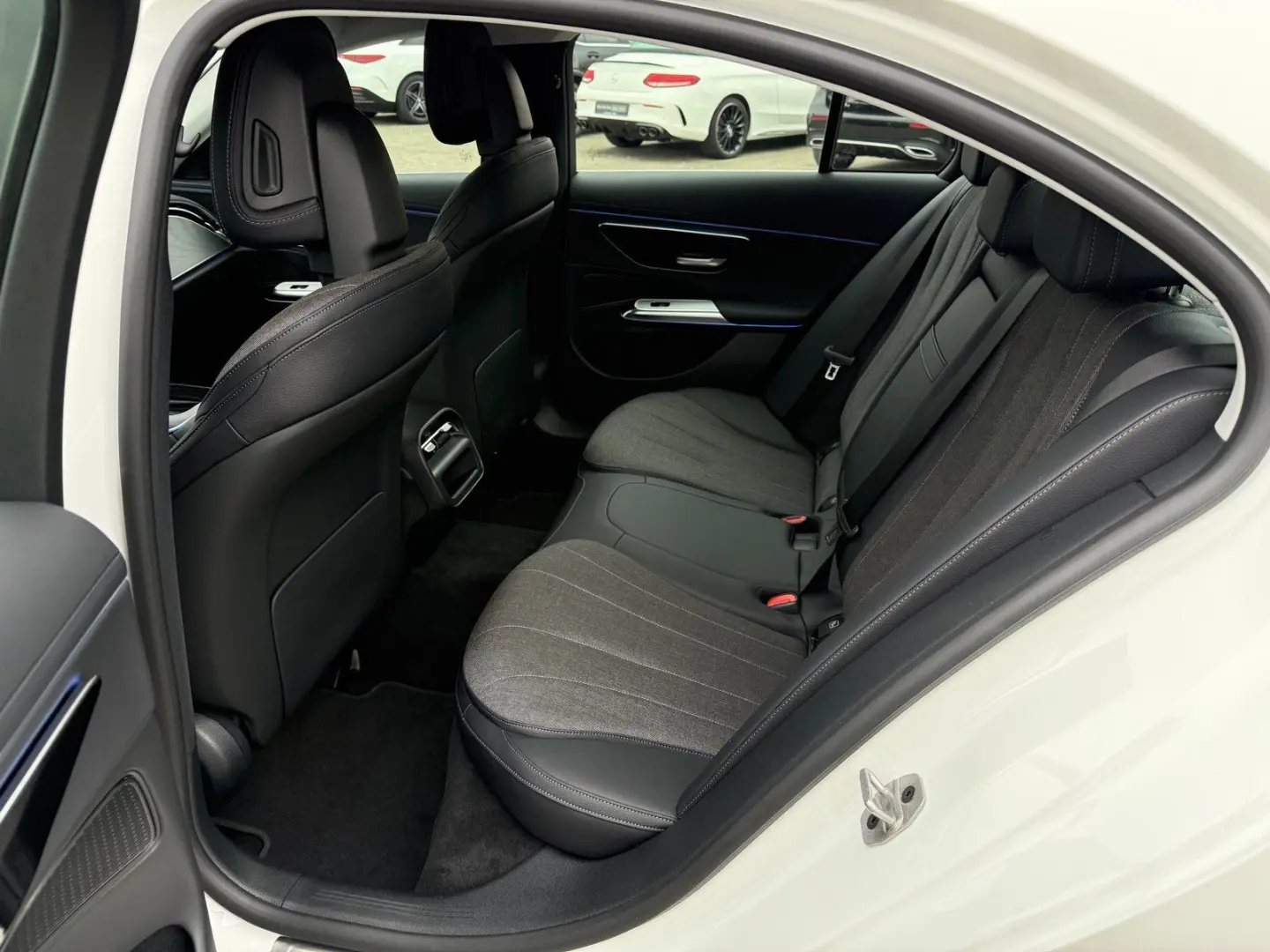 E 200 Avantgarde Advan  AHK Digital DISTR 360