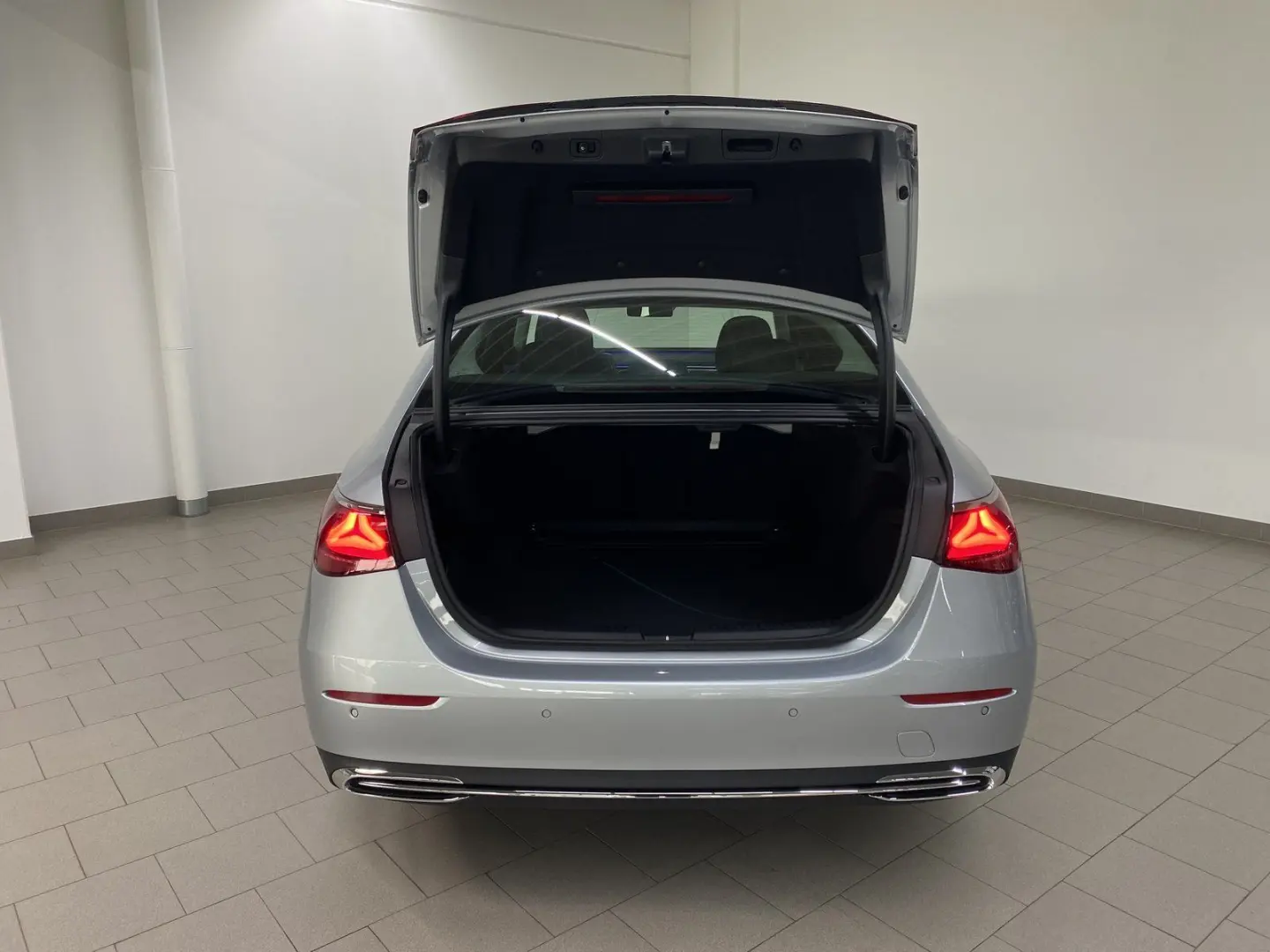 E 220 d AVA DISTR AHK KEY MEMO DIGITAL LIGHT 360