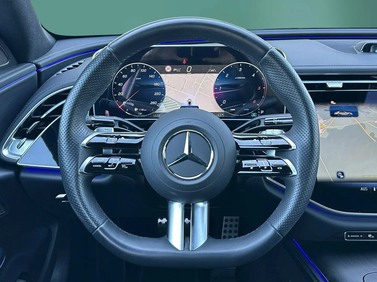 E 220 d AMG NIGHT SUPERSCREEN DISTRO BURME 360