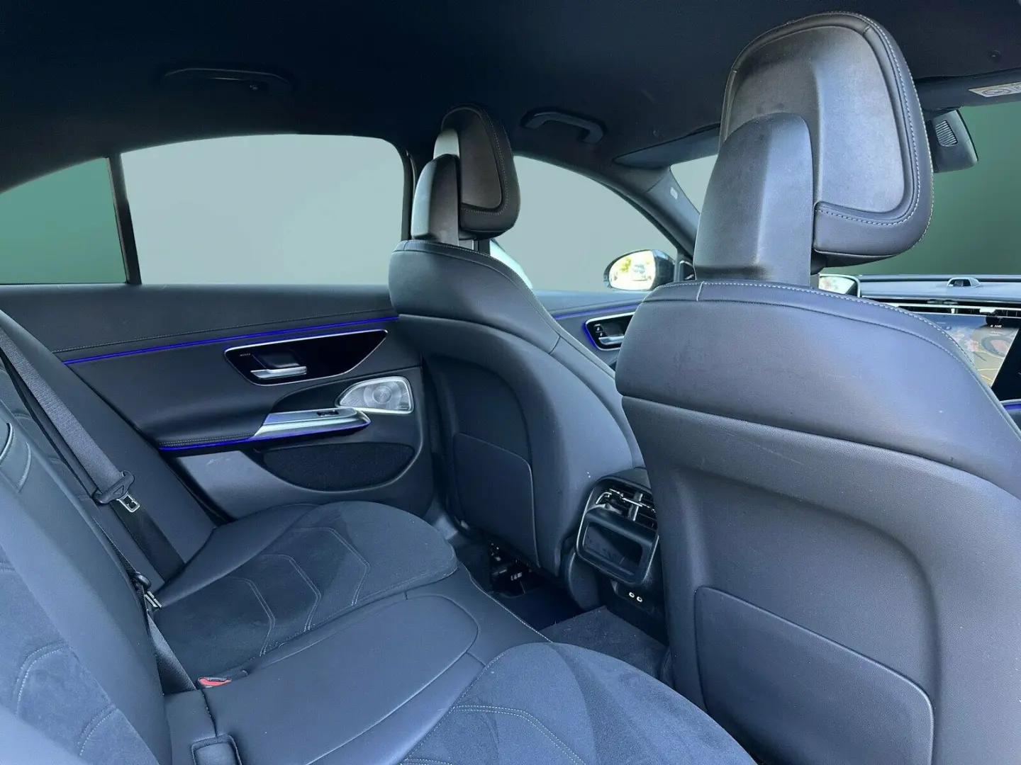 E 220 d AMG NIGHT SUPERSCREEN DISTRO BURME 360