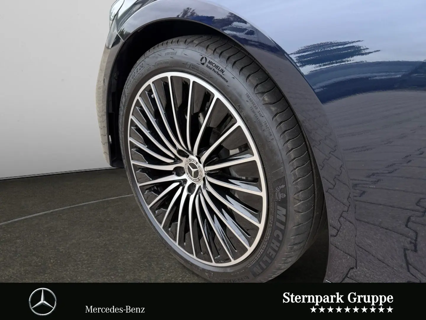 E 220 d AMG Distronic Superscreen 360  Memory 20