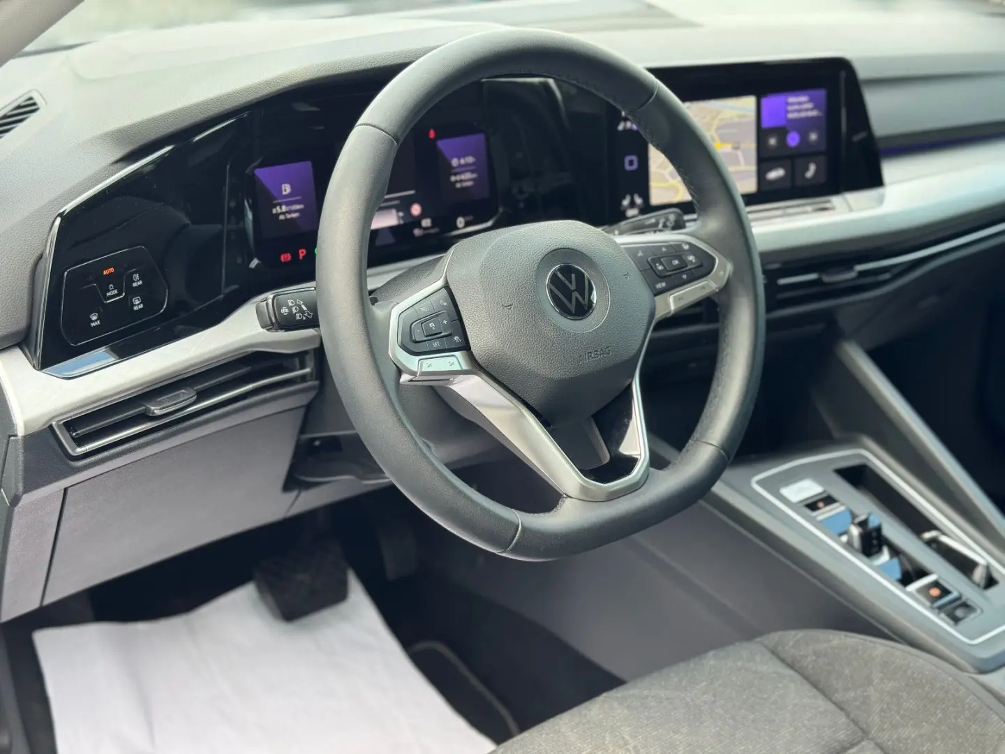 Golf VIII Lim. Life eTSI LED Ambilight ACC Spur