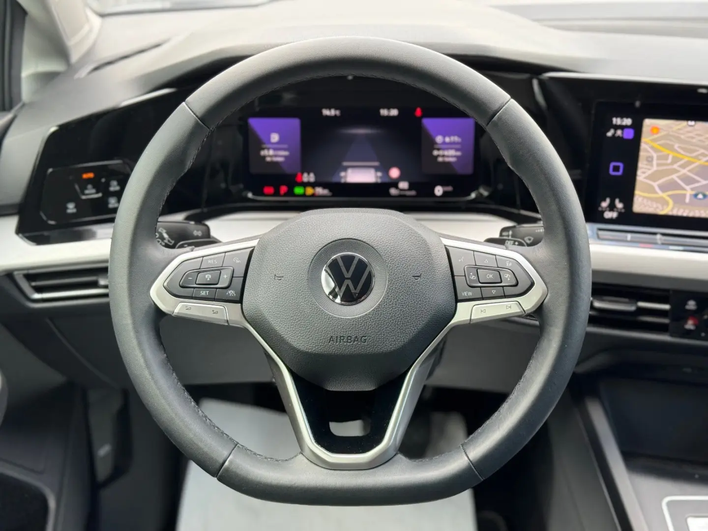 Golf VIII Lim. Life eTSI LED Ambilight ACC Spur