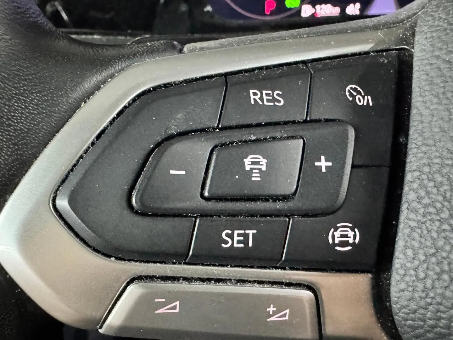 Golf Active 1.5 eTSI  DSG NAVI KLIMA PDC SHZ ACC