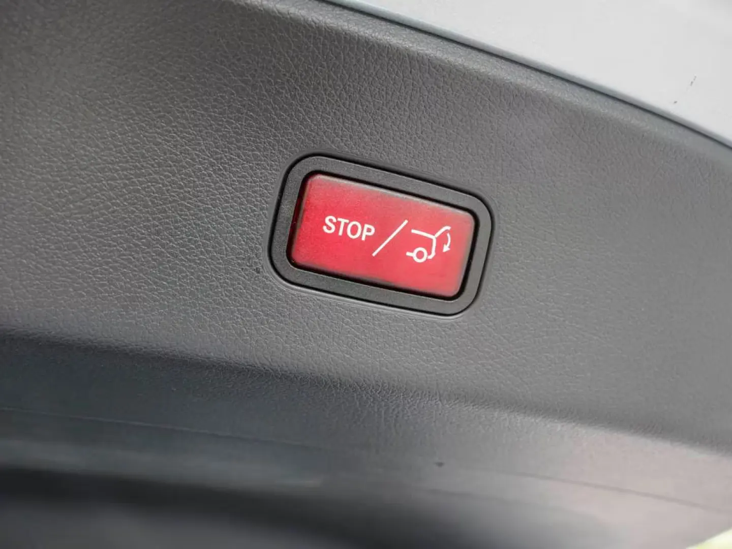 Mercedes-Benz GLC 200 COUPÈ-AMG-DISTRONIC