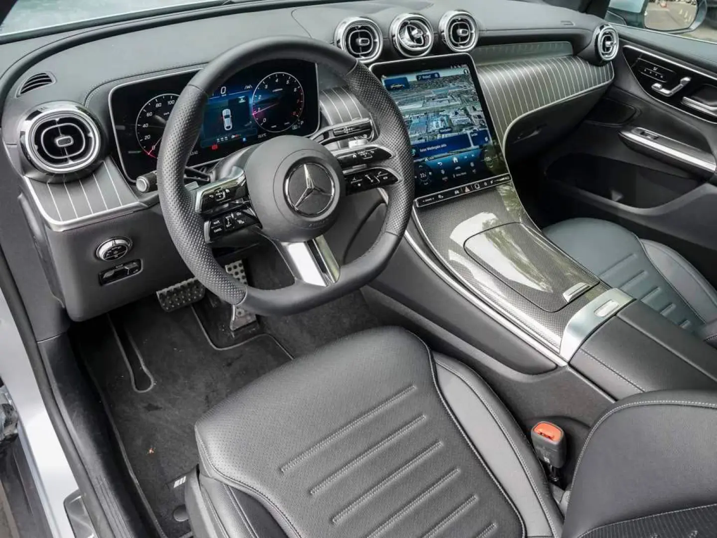 Mercedes-Benz GLC 200 COUPÈ-AMG-DISTRONIC