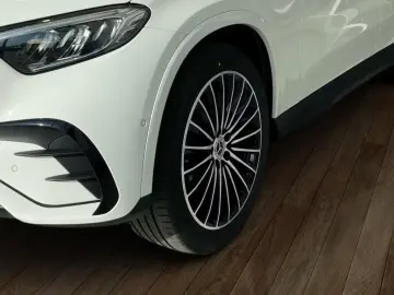 Mercedes-Benz GLC 200 EDIȚIA 4M AMG-Line Night AHK