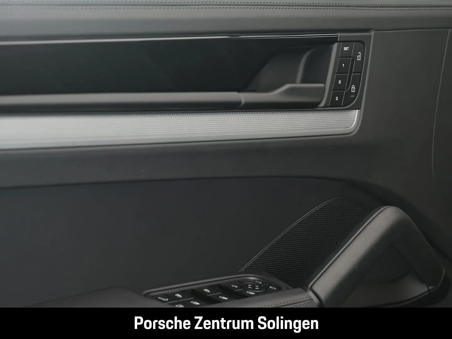 Cayenne E-Hybrid Coupe Beifahrerdisplay 21'' BOS