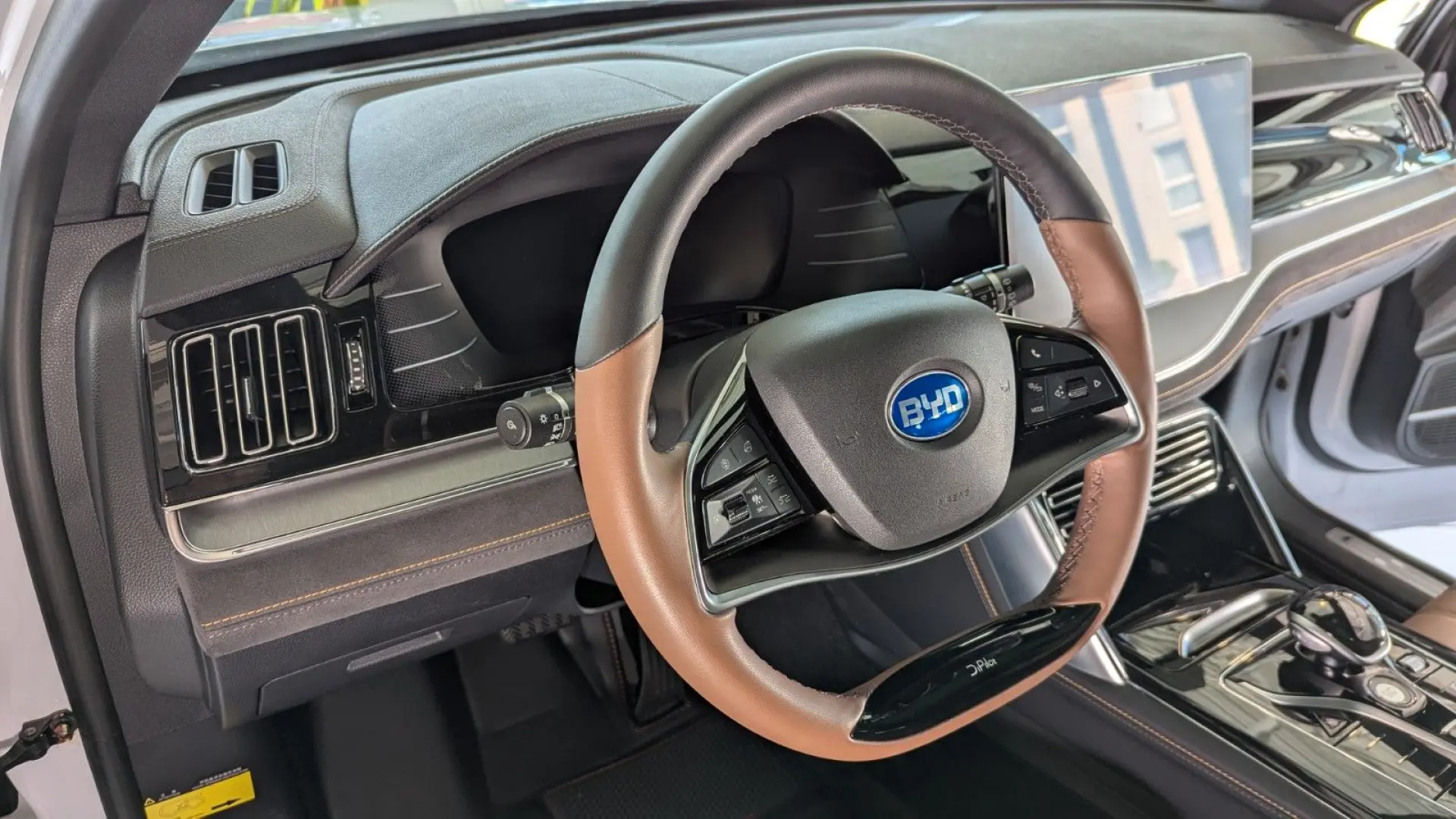 TANG Tang 380 kW Flagship 4WD  Leder Pano-Dach