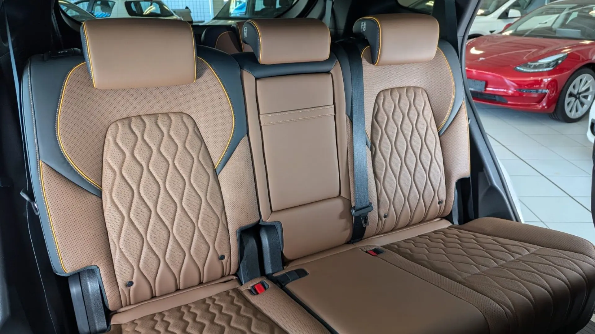 TANG Tang 380 kW Flagship 4WD  Leder Pano-Dach