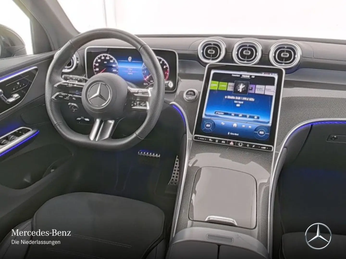 GLC 300 4M AMG PANO AHK DIGITAL Distronic MEMORY