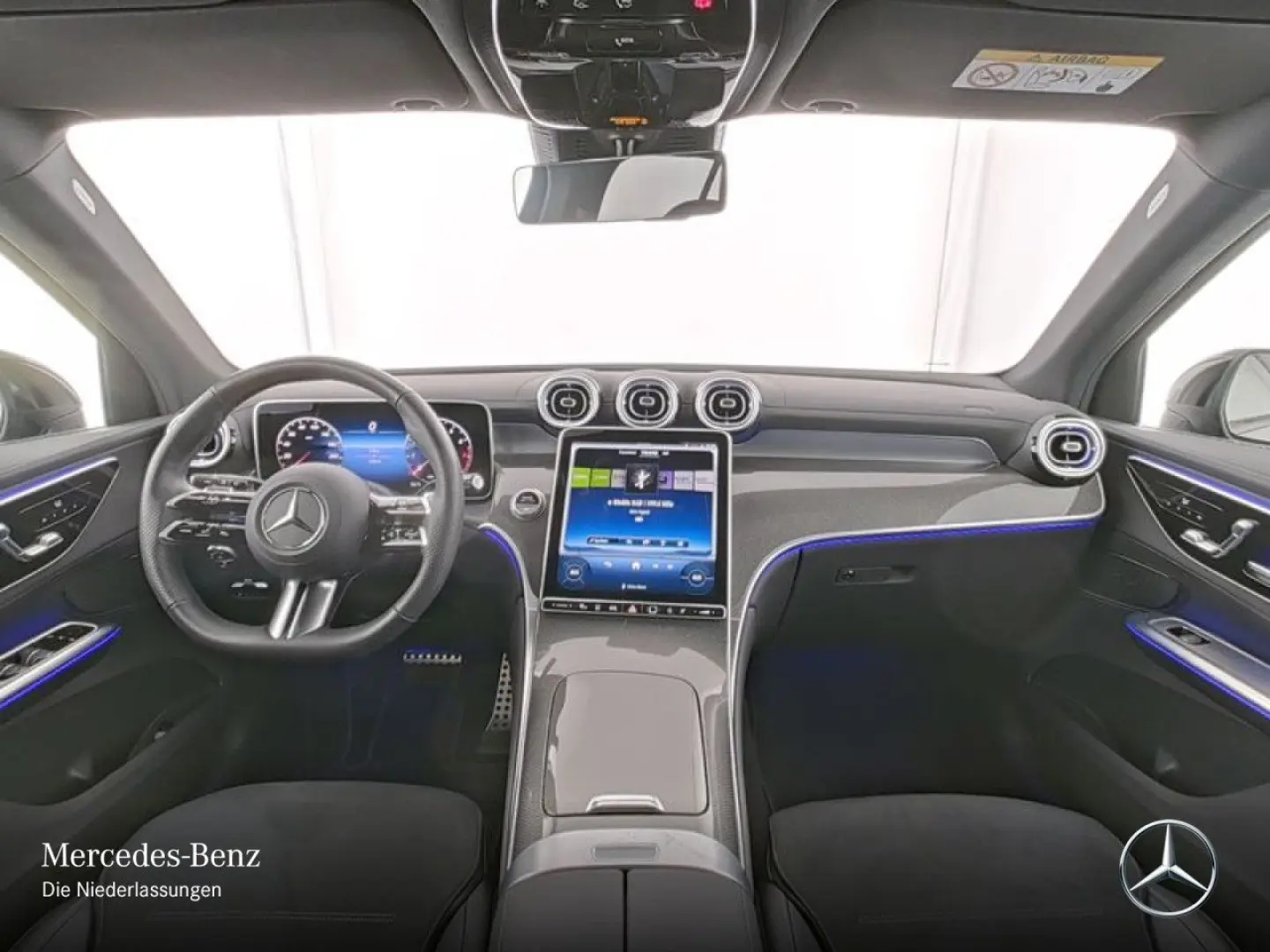 GLC 300 4M AMG PANO AHK DIGITAL Distronic MEMORY