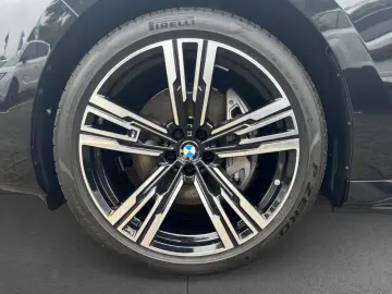 BMW i7 xDr60
