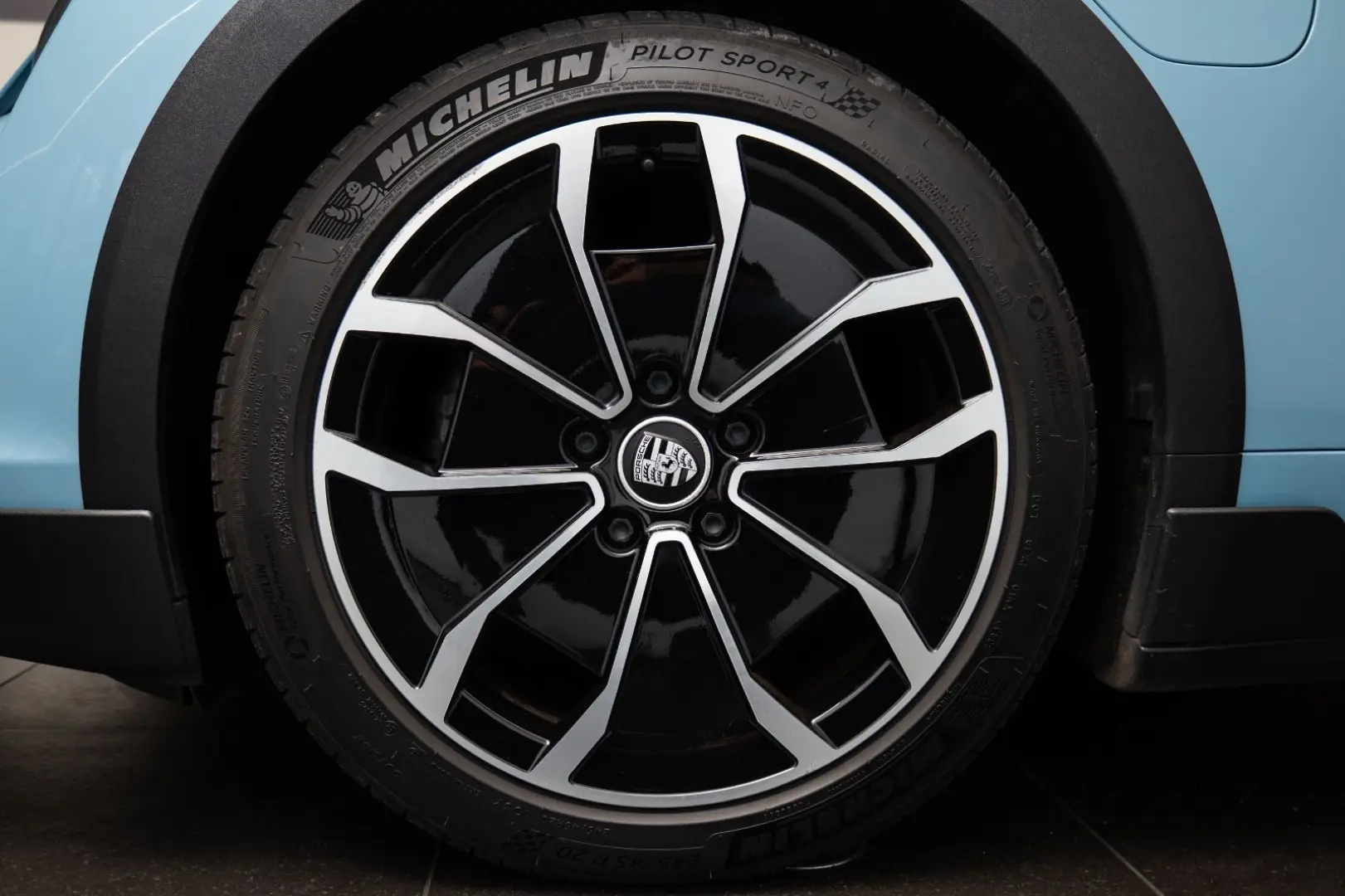 Taycan 4 Cross Turismo