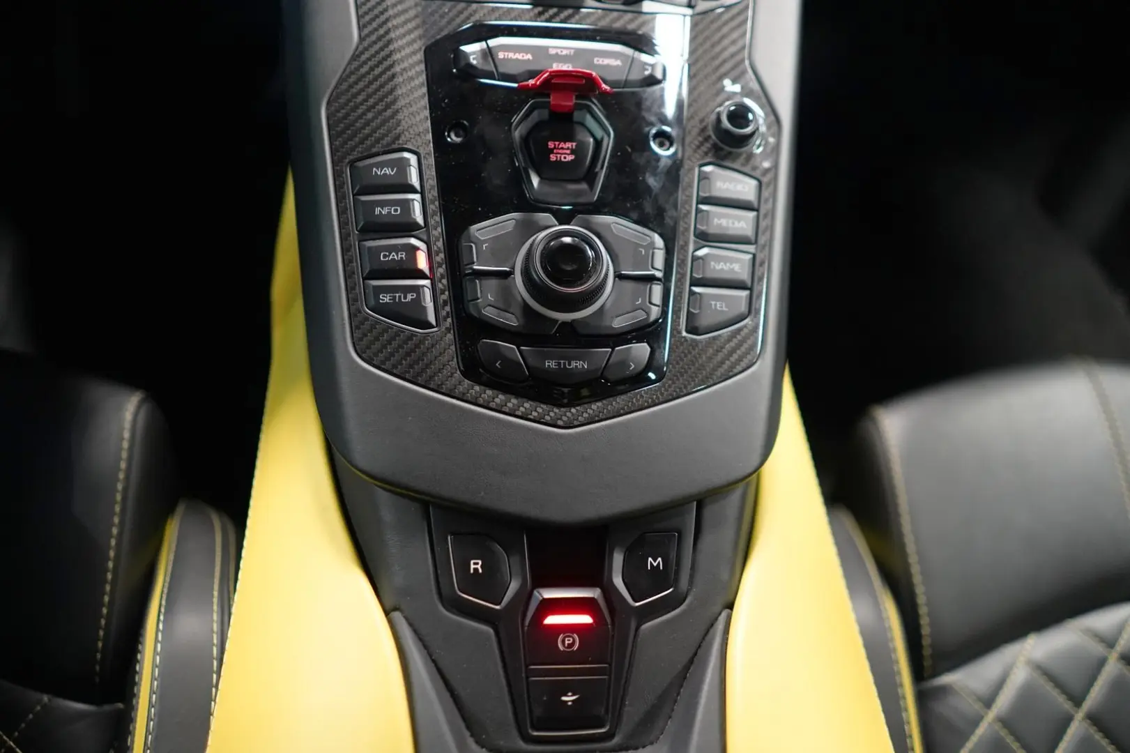 Aventador S CARBON KAMERA NAVI LIFT