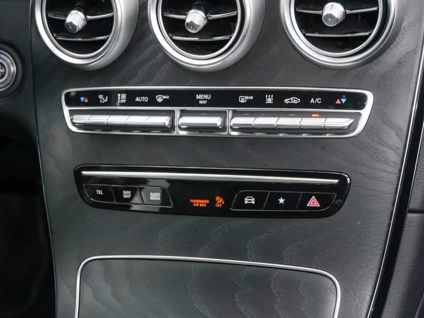 Mercedes-Benz GLC 300 e 4MATIC Coupé  AMG NOAPTE