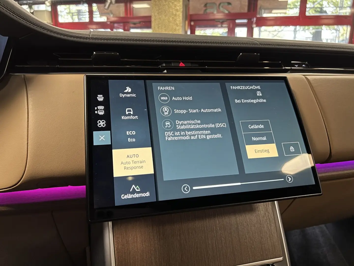 Range Rover D350 7-SITZ HSE SWB PANO MERIDIAN SO