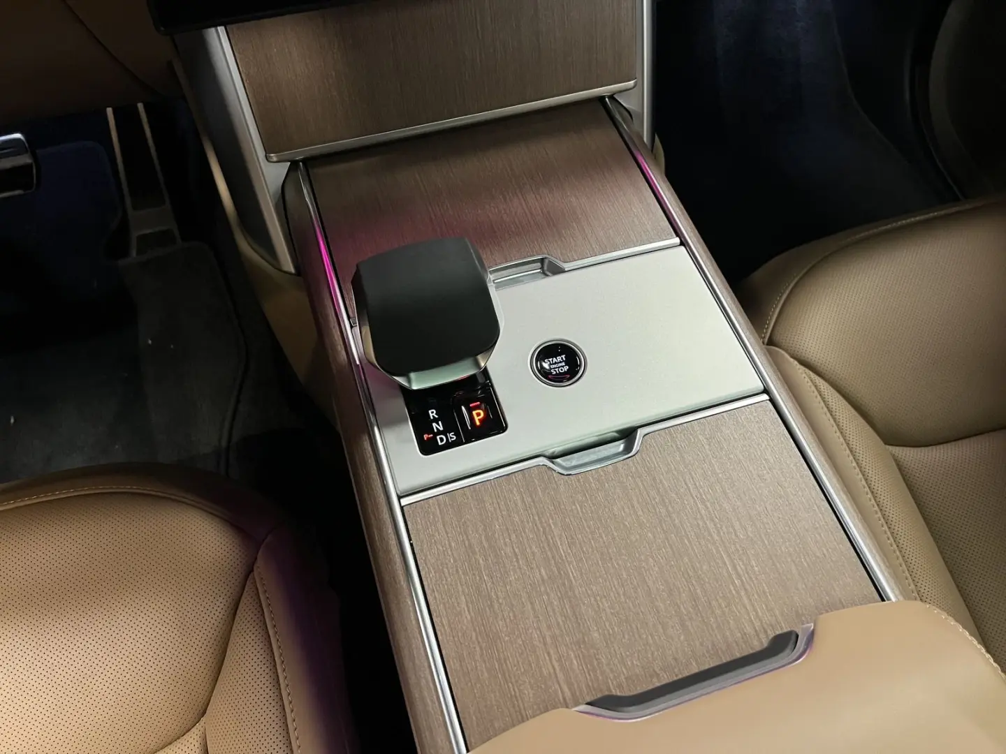 Range Rover D350 7-SITZ HSE SWB PANO MERIDIAN SO