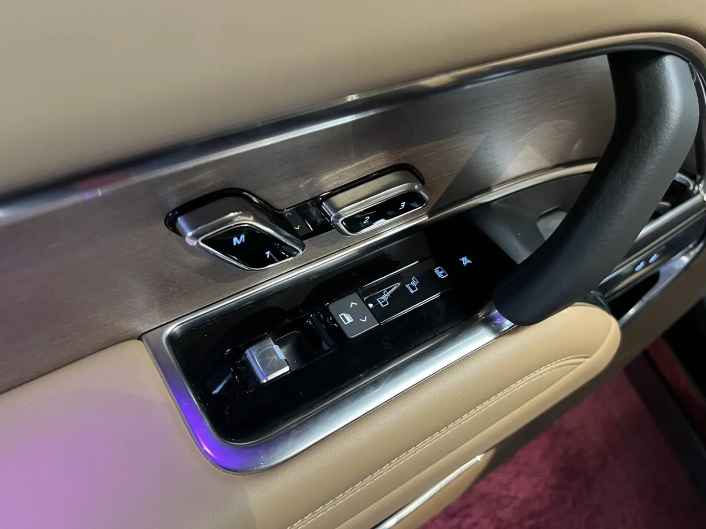 Range Rover D350 7-SITZ HSE SWB PANO MERIDIAN SO