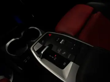 X1 20i sDrive M Sport 360 RFK LED AHK NAVI PANO