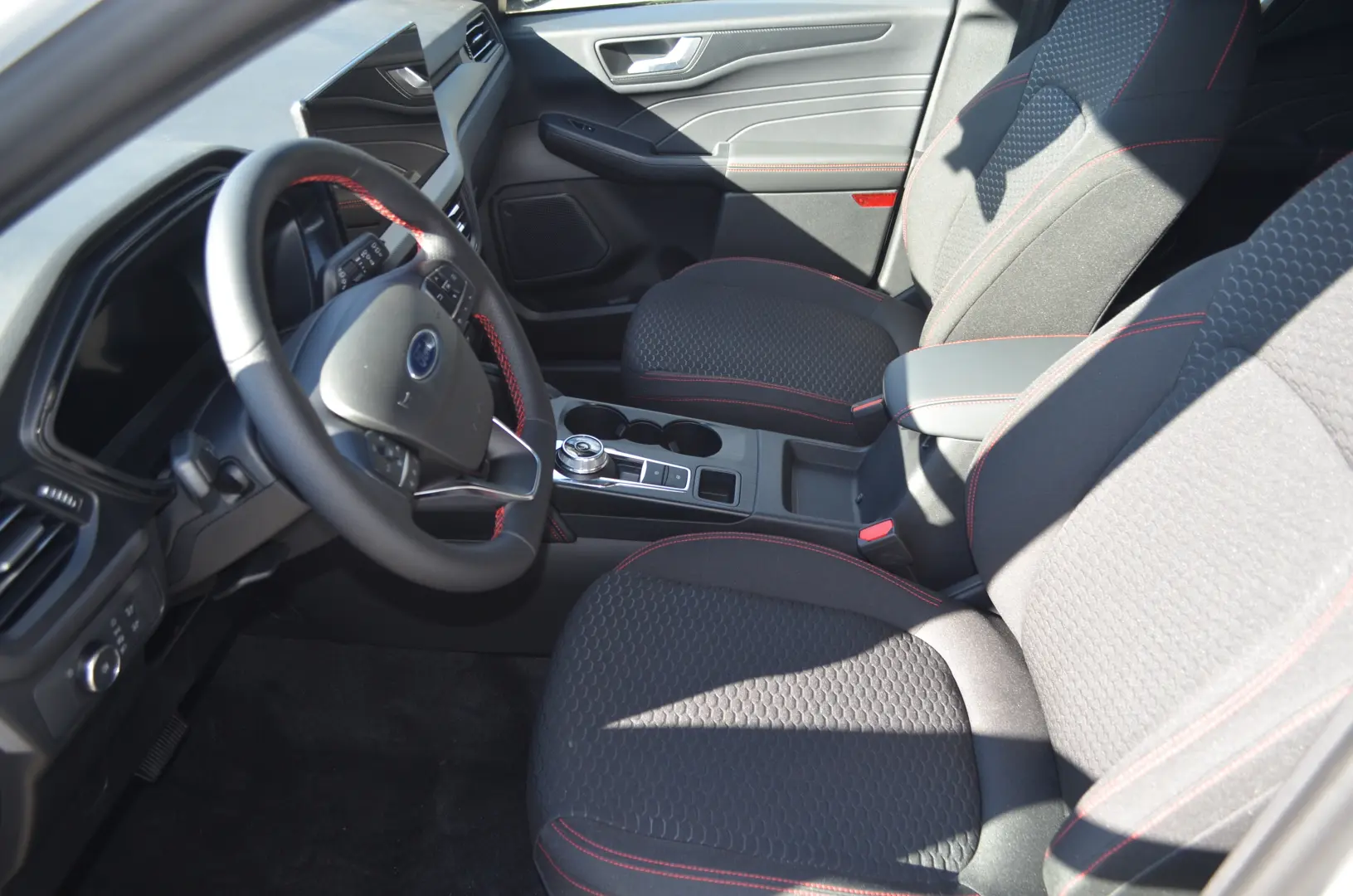 Ford Kuga ST-Line 2.5l Duratec FHEV 183 CP AT AWD