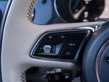 Bentayga 4.0 V8 S 4WD FirstEdition Warranty 2026