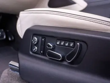 Bentayga 4.0 V8 S 4WD FirstEdition Warranty 2026