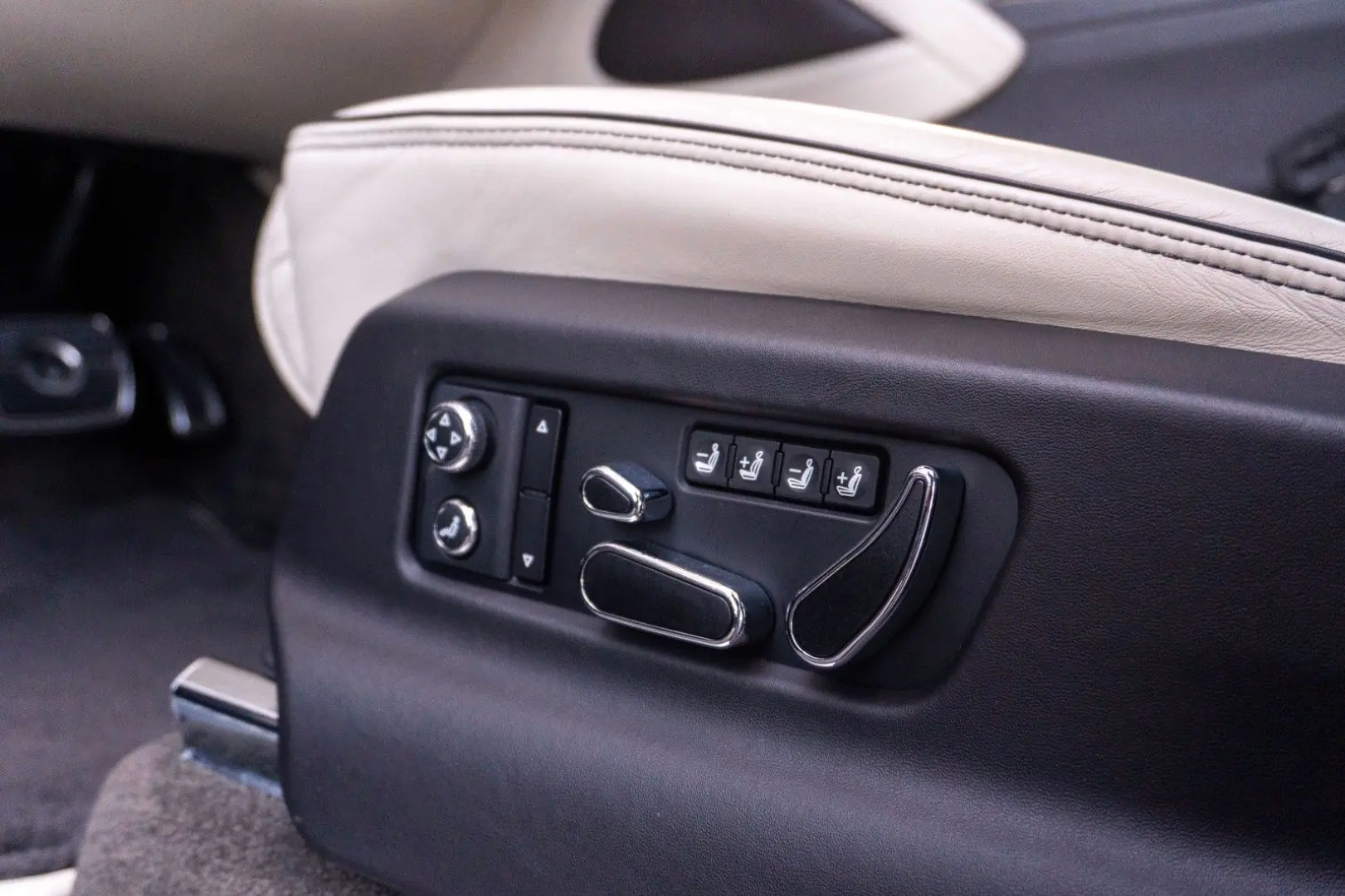 Bentayga 4.0 V8 S 4WD FirstEdition Warranty 2026